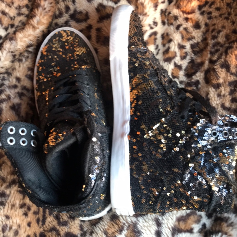 Supras - Picture 2 of 3